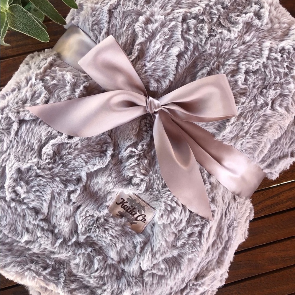 KEIKI CO. Luxury Throw 💖 NWT